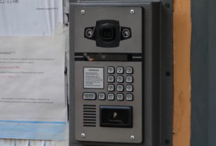 Александр Новиков поручил проработать вопрос установки «Умных домофонов» в многоквартирных домах в Смоленске
