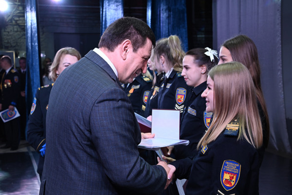 Игорь Ляхов поздравил выпускников колледжа правоохраны и правосудия с получением дипломов