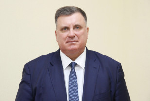 Анатолий Овсянкин поздравляет смолянок с праздником