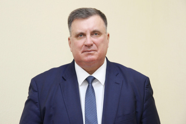 Анатолий Овсянкин поздравляет смолянок с праздником