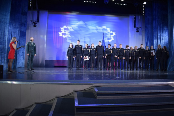 Александр Поваляев принял участие в церемонии вручения дипломов выпускникам смоленского колледжа