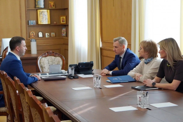 Смоленская область и Сбербанк продолжат совместные проекты в сфере транспорта, благоустройства и поддержки молодёжи
