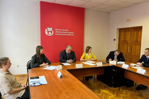 В Смоленской области честь и права педагогов под защитой