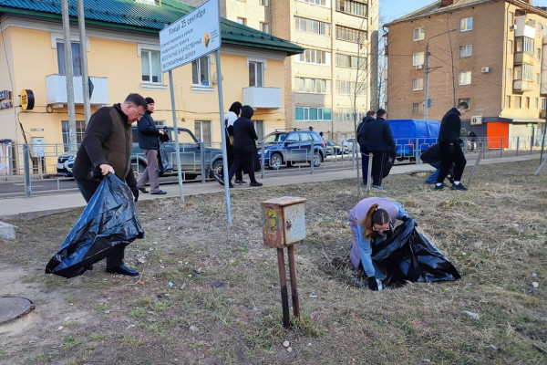 Председатель горсовета принял участие в весеннем субботнике
