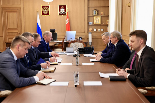 Василий Анохин провёл рабочую встречу с директором управляющей компании Белавтодора