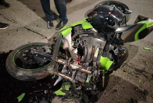 В Смоленске на улице Николаева водитель иномарки сбил мотоциклиста