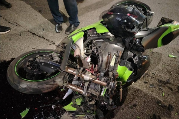 В Смоленске на улице Николаева водитель иномарки сбил мотоциклиста