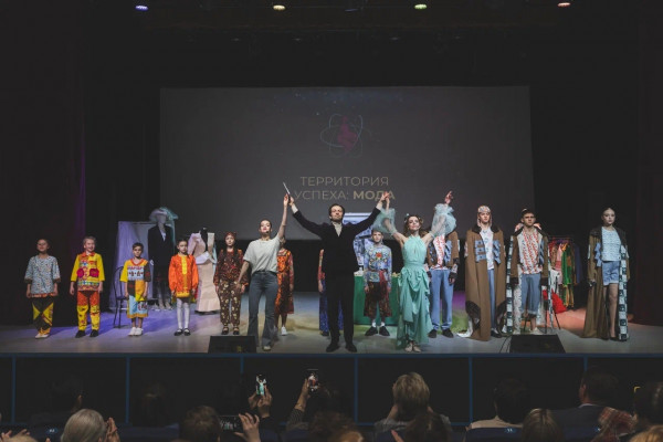 Город-спутник Смоленской АЭС стал стартовой площадкой гастрольного тура VI Международного проекта «Территория успеха: Мода»