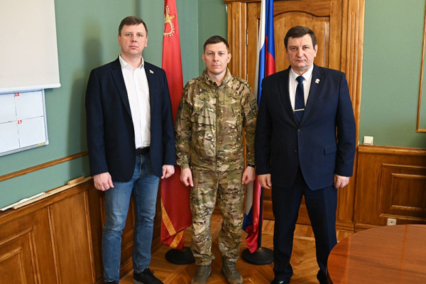 Смоленские единороссы помогут военным в зоне боевых действий 