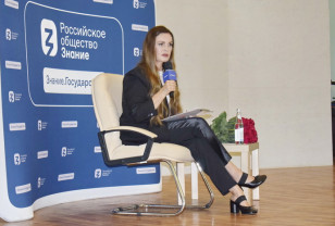 Смоленские таможенники встретились с известной телеведущей Екатериной Андреевой