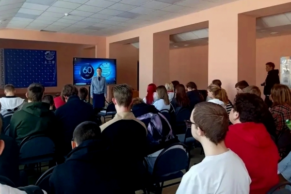 В Дорогобуже сотрудник УФСИН обсудил со студентами последствия употребления наркотиков