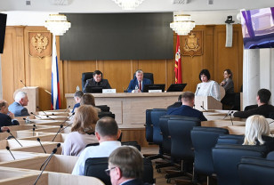 Проблемы ТКО и аграрные планы. В Смоленске состоялось собрание фракции «Единая Россия»