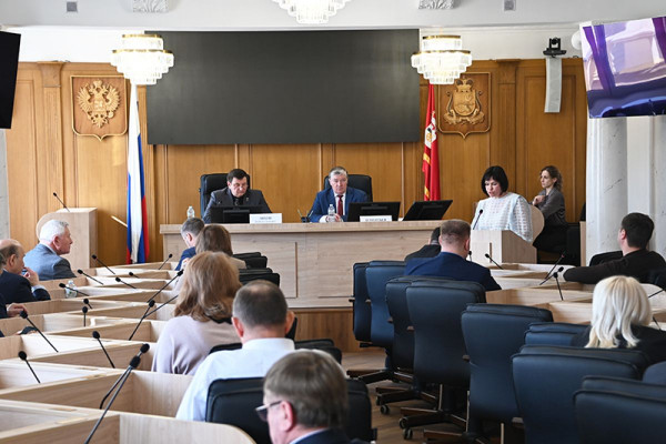 Проблемы ТКО и аграрные планы. В Смоленске состоялось собрание фракции «Единая Россия»