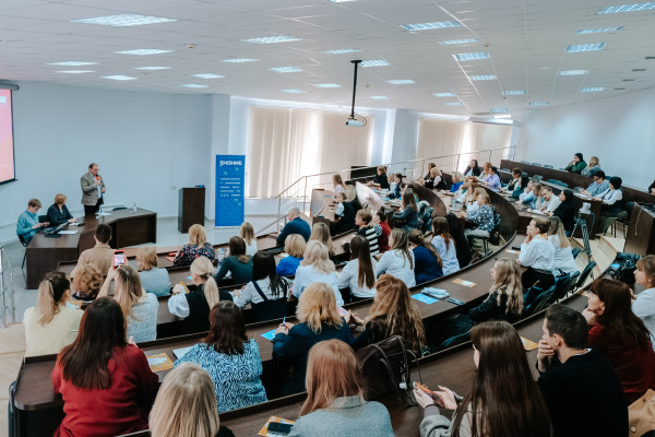 В Смоленске стартовала Всероссийская родительская гостиная
