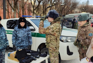 Смоленские таможенники приняли участие в показе военной техники и вооружения 