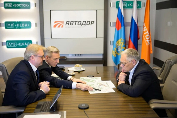Губернатор Смоленской области и глава «Автодора» обсудили план развития трассы М-1 