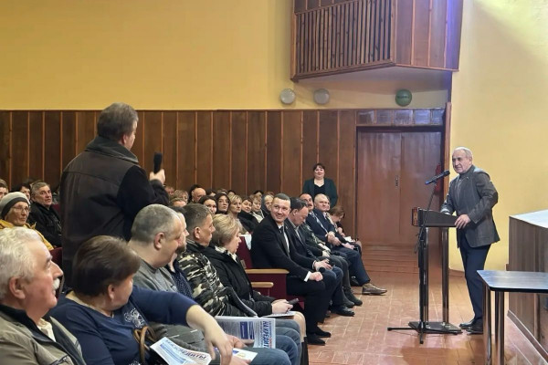 Сергей Неверов провёл открытую встречу с жителями Краснинского округа