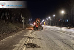 В Смоленске дорожные службы продолжают работы по уборке