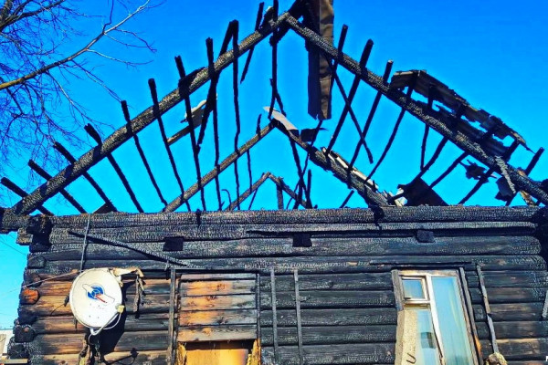 В Ельне на улице Советской горел частный жилой дом