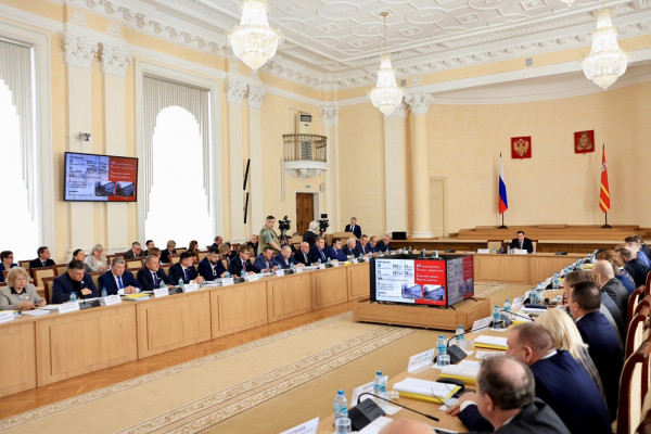 Юрию Гагарину и Борису Петрову присвоили звание «Почётный гражданин Смоленской области»