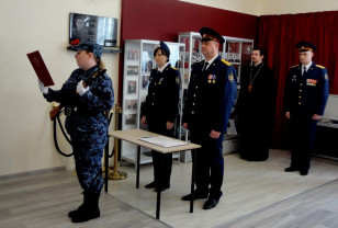В Смоленске семь молодых сотрудников следственного изолятора приняли присягу