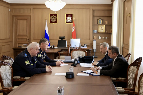 Губернатор Смоленской области провёл встречу с директором ФССП России 