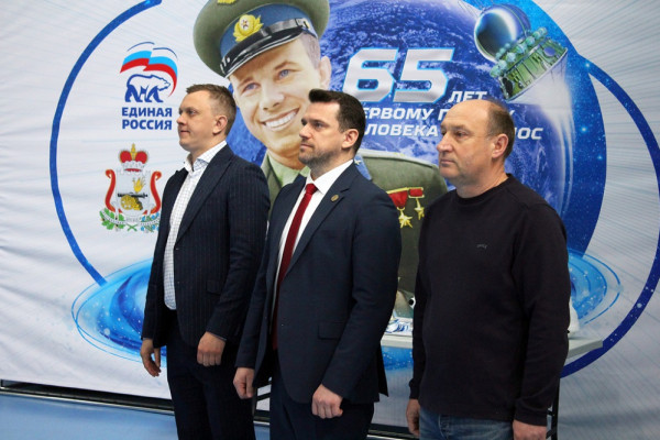 Евгений Павлов поздравил участников и победителей партийного конкурса