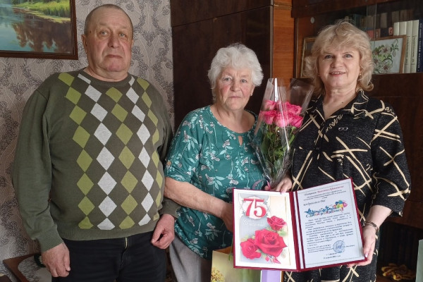 В Сафонове поздравили с 75-летием ветерана УФСИН