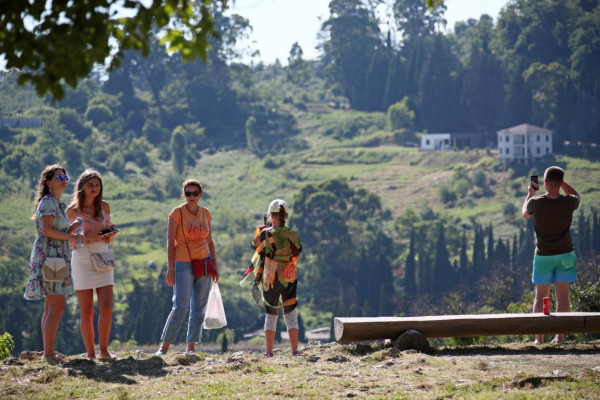 Дети из России до 14 лет смогут посещать Абхазию по свидетельству о рождении