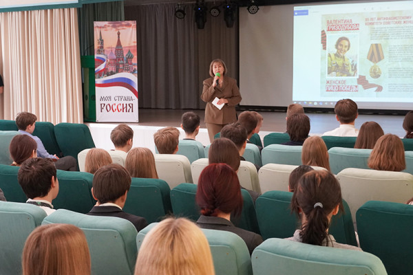 Ольга Васильева рассказала смоленским школьникам о Валентине Гризодубовой