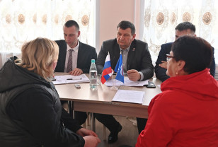 Игорь Ляхов провёл личный приём граждан в Угранском округе