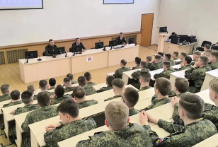 Смоленским студентам рассказали о службе по контракту в войсках БПЛА