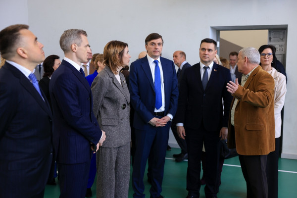 Министры просвещения России и Беларуси посетили школу № 28 Смоленска