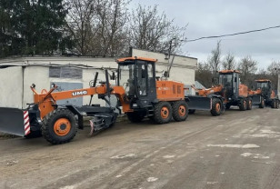 В Смоленской области парк дорожной техники пополнился новыми тягачами и автогрейдерами