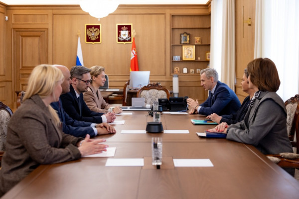 Василий Анохин обсудил с руководством РЖД работу смоленской больницы