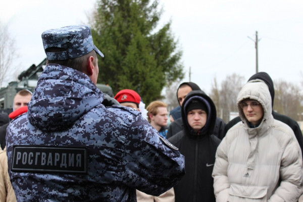 Росгвардейцы рассказали смоленским школьникам о службе в рамках акции «День призывника»