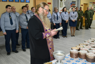 Игумен Хрисанф поздравил сотрудников смоленского УФСИН с Пасхой