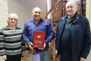 В Сафонове поздравили с 60-летием ветерана УФСИН
