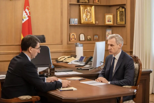 В Смоленской области Василий Анохин провёл рабочую встречу с полпредом президента в ЦФО Игорем Щёголевым