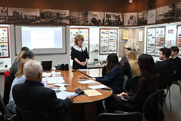 В Смоленске состоялся круглый стол ко Дню памяти жертв геноцида советского народа