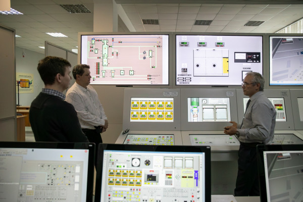 На Смоленской АЭС стартовали комплексные опробования модернизированного полномасштабного тренажёра БЩУ 3-го энергоблока (ПМТ-3)