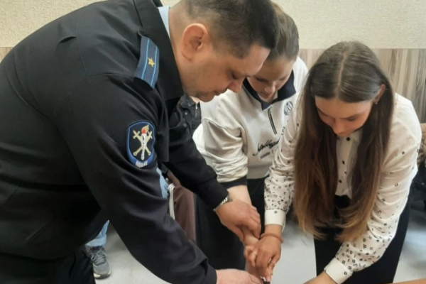 В Смоленской области школьникам рассказали об особенностях службы следователей