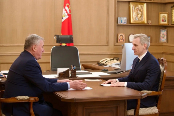 Губернатор Смоленской области провёл встречу с сенатором по вопросам патриотического воспитания