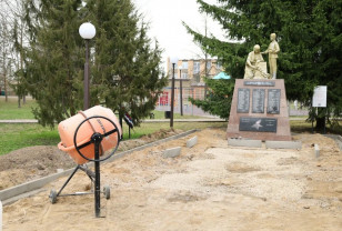 В Починковском округе начались работы по ремонту памятника Скорбящей матери