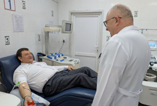 Игорь Ляхов вместе с единороссами принял участие в акции по сдаче донорской крови в Смоленске