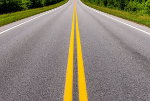 В Смоленске на улице Нахимова нанесли дорожную разметку