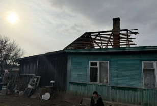  Секретарь реготделения «Единой России» помог 77-летней жительнице Угры восстановить крышу после пожара