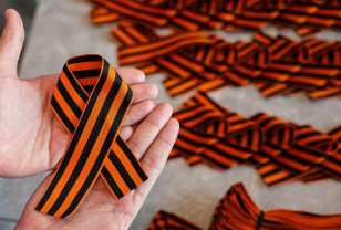 Россиянам рассказали, как правильно носить георгиевскую ленту