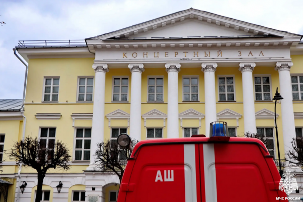 В Смоленске тушили условный пожар в областной филармонии