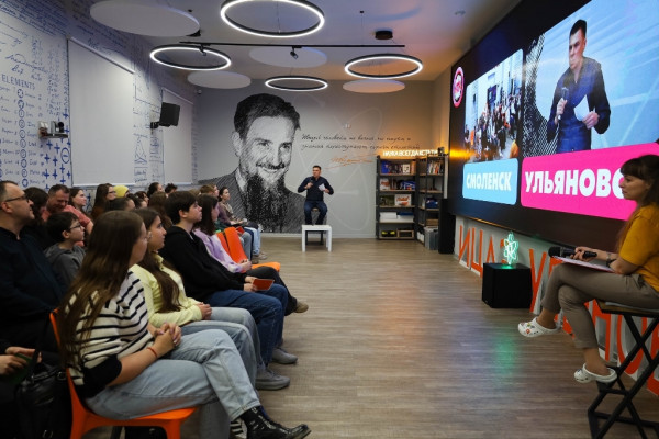 Антоцианы, «адское пламя» и «влюблённая жаба»: Ульяновск и Смоленск «разобрали на атомы» цвет